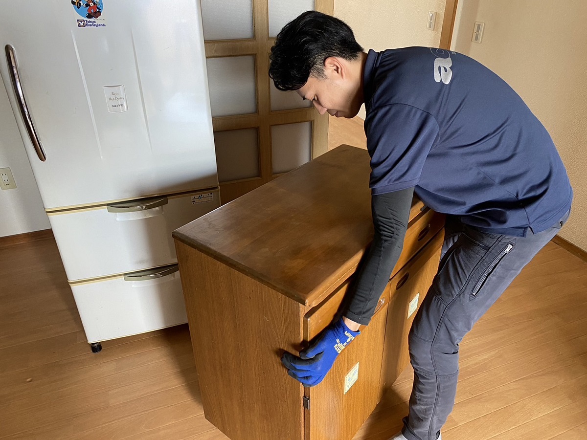 「マンションにて、遺品整理に伴う家具や家電などをお引き取りいたしました」作業写真