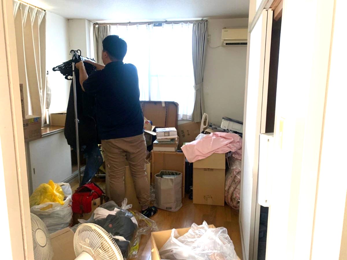 「マンションから家具や大型家電などの不用品をまとめて回収しました」作業写真
