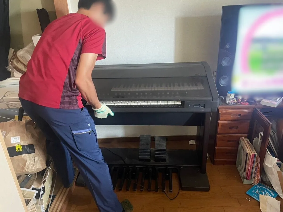 「マンションから電子オルガンを回収しました」作業写真
