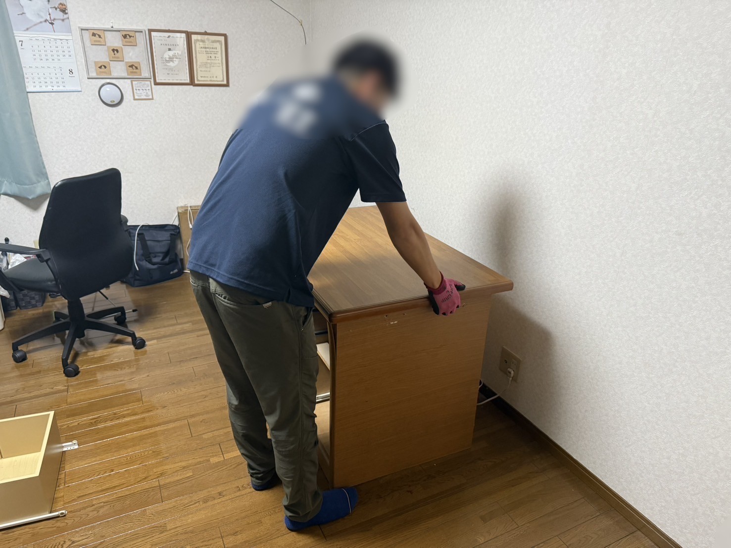 「机やルームランナーなど大きな不用品を回収しました」作業写真