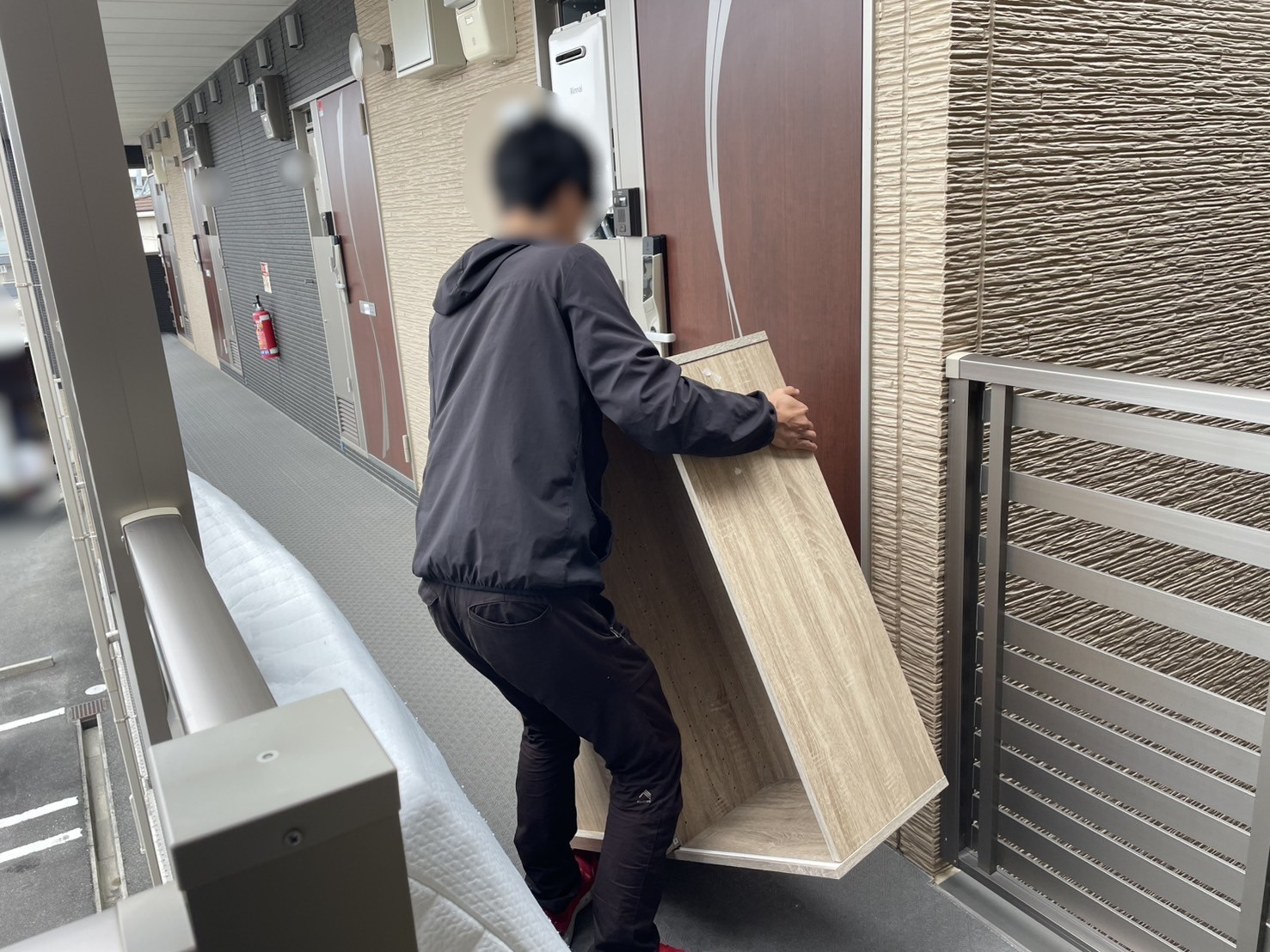 「マンションのお部屋からソファや棚などをお引き取りしました」作業写真